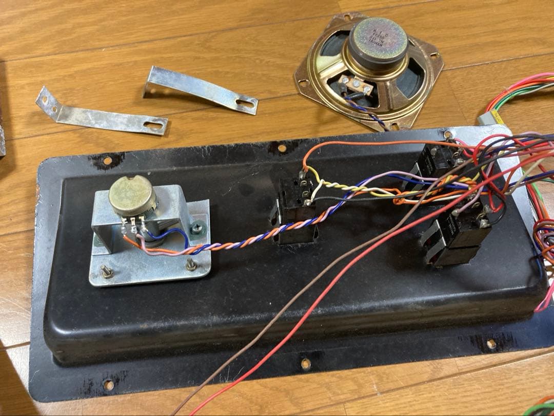 昭和レトロ　アーケードゲームコントロールパネル他 動作品からの取り外し