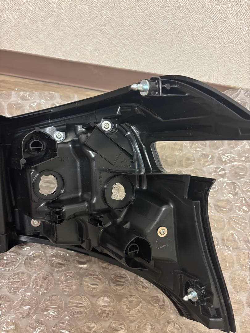 トヨタ　シエンタ　テールランプ　左　新品未使用