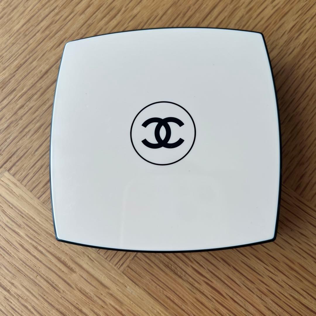 CHANEL レ ベージュ パレット ルガール ライト　アイシャドウ