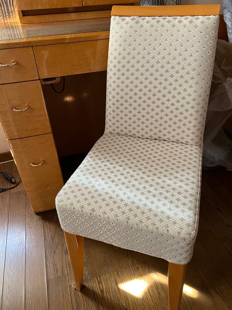 【送料込】大塚家具　クリーム色の布張り椅子