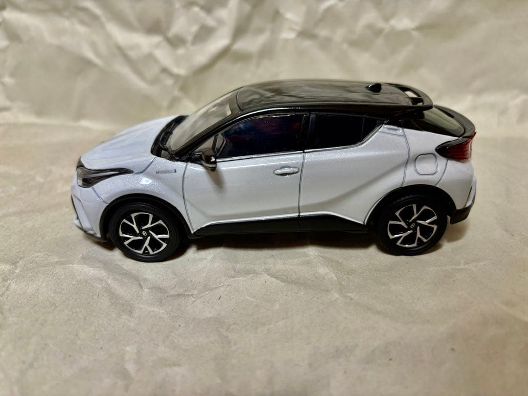 C-HR後期　カラーサンプル ミニカー　ブラック×ホワイトパール　専用箱付