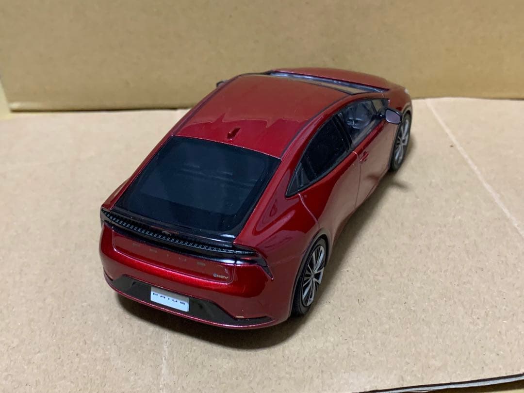 新型プリウス カラーサンプル レッド
