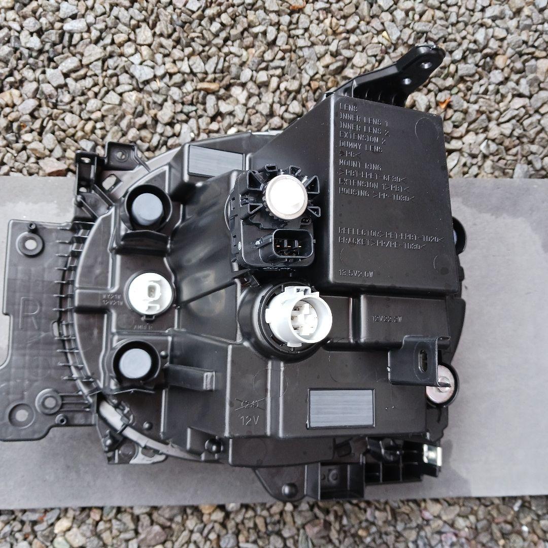 ワゴンRスマイル右側ヘッドライト中古品