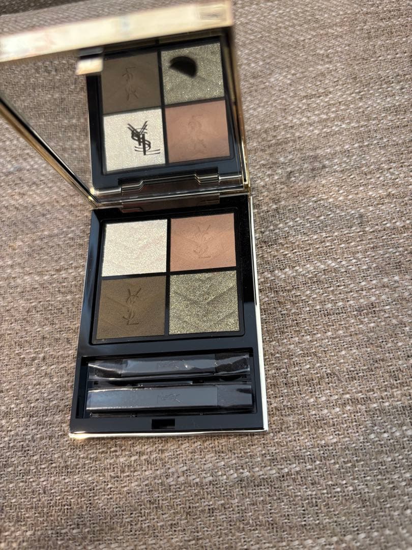 【美品】Yves Saint Laurent アイシャドウパレット830