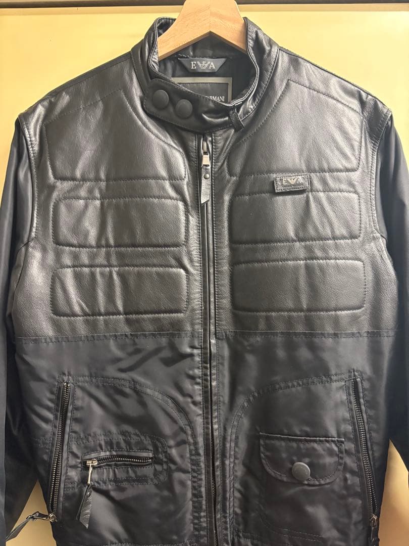 かわいいうさぎ　EMPORIO ARMANI ブラックジャケット