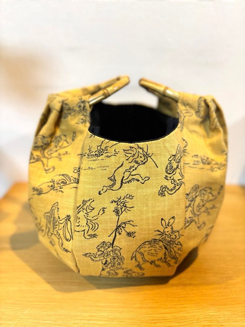 ひろ画面　和装バック　着物バック和柄コットン生地・鳥獣戯画（からし色）