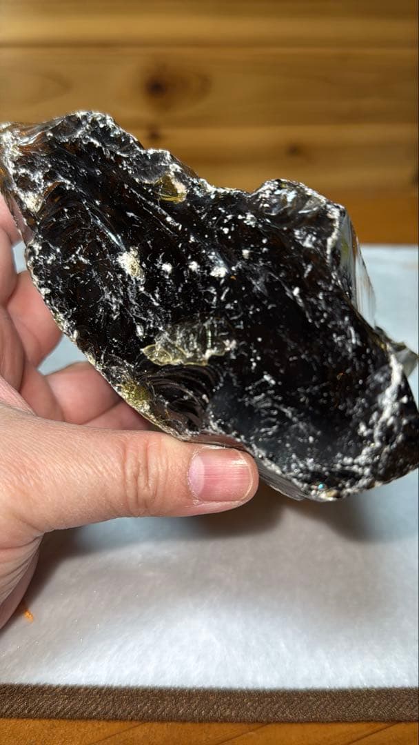 ①天然色 ジャワ島産火山性ガラス ブランデーシトリン色 原石 1.4~1.5kg