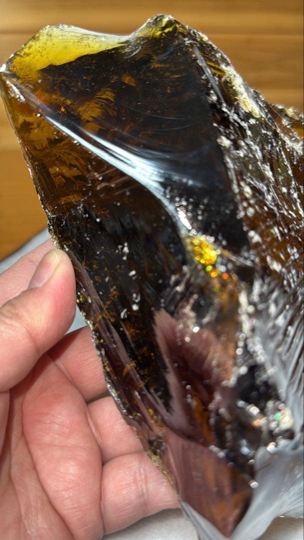 ①天然色 ジャワ島産火山性ガラス ブランデーシトリン色 原石 1.4~1.5kg