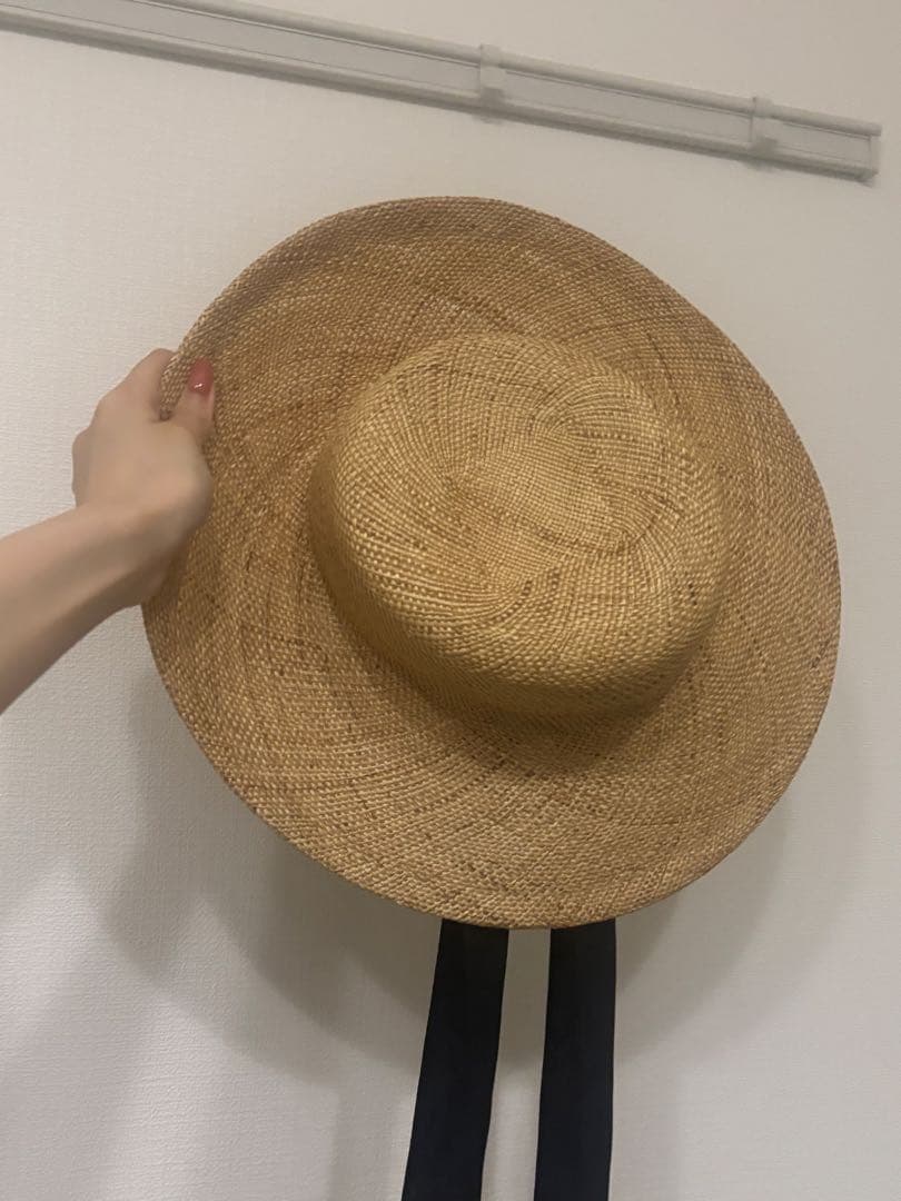 【美品】ベージュ ストロー 麦わら帽子 リボン付き　ラメゾンドリリス