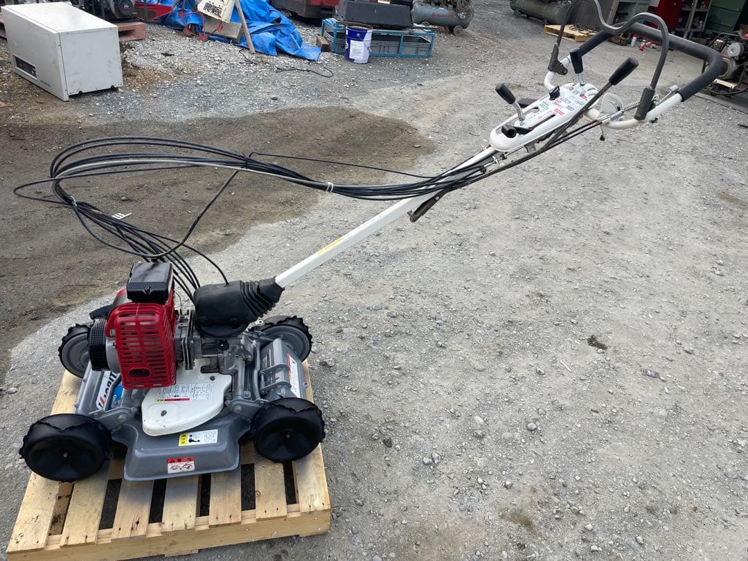 草刈り機　オーレックスパイダーモア　AZ851４WD