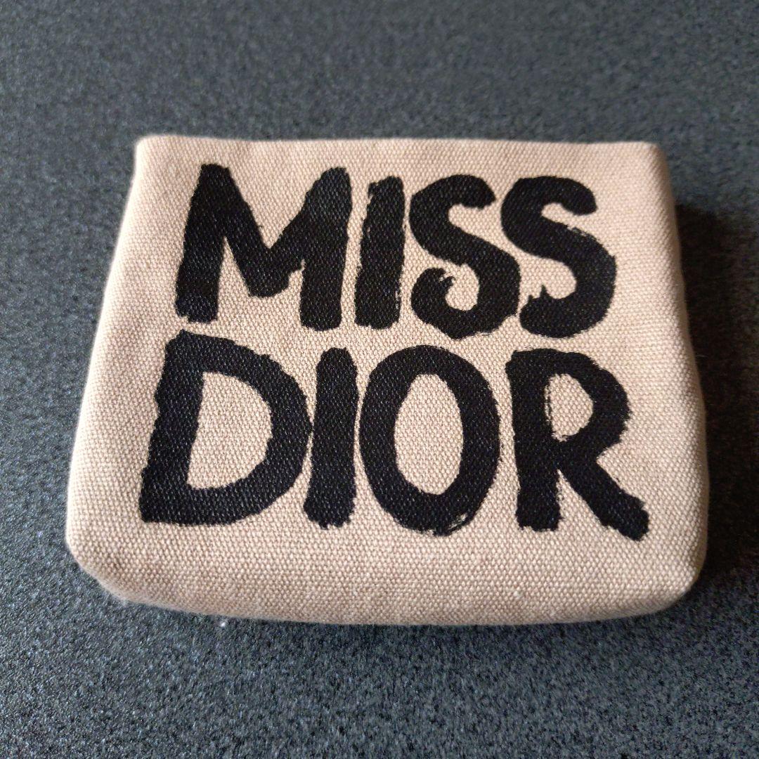 Dior サンククルール 664