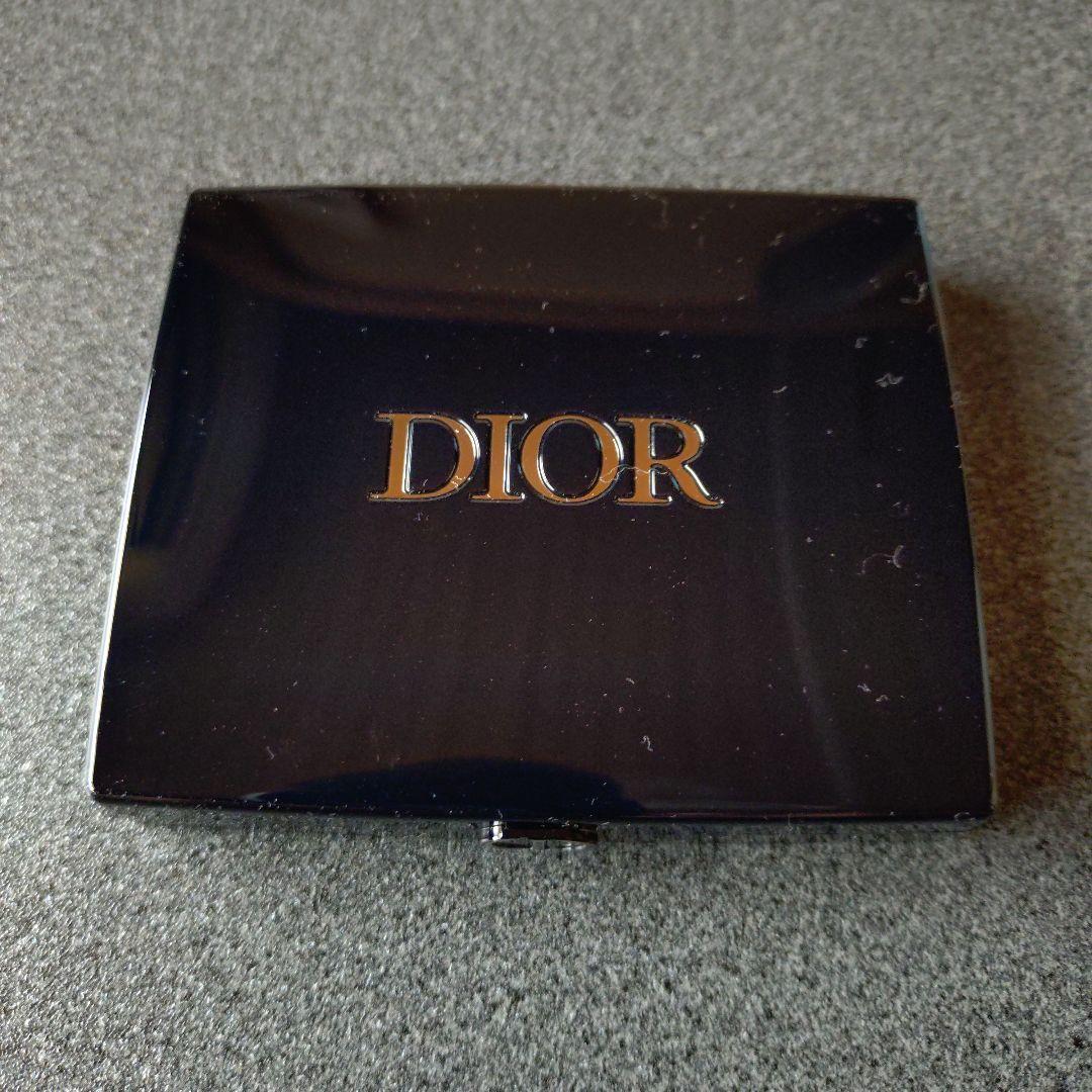 Dior サンククルール 664