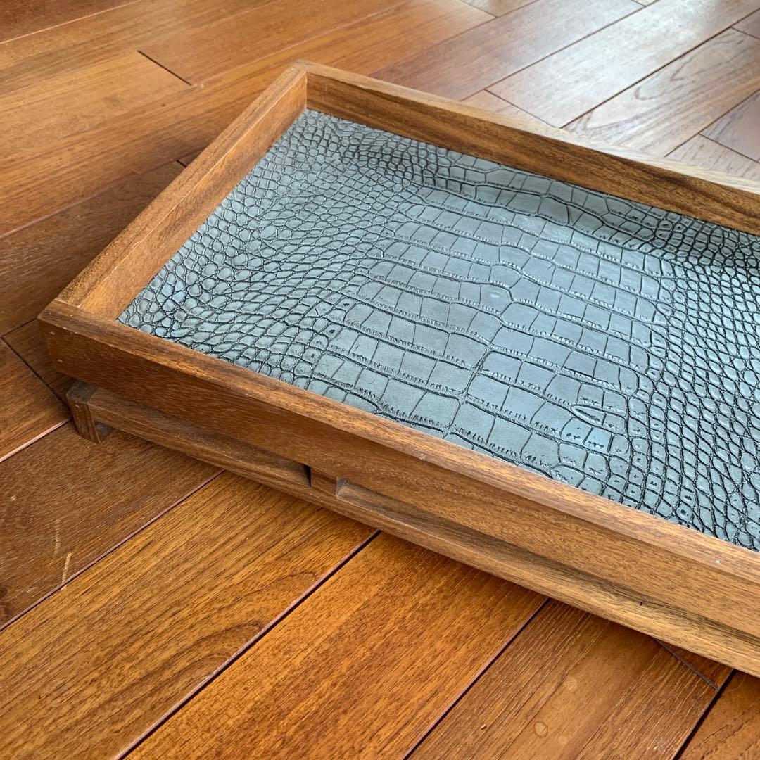 上品な木製のトレイ　クロコダイル型押し　バンコクセレクトショップ