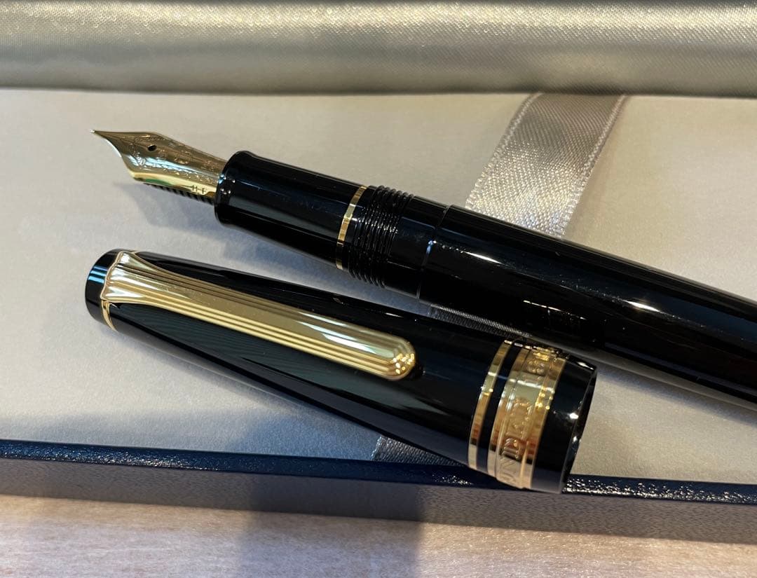 セーラー万年筆　プロギアスリム金　F字