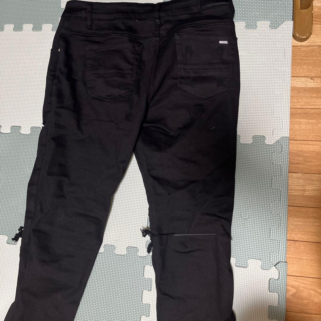 AMIRI ブラック ダメージデニムパンツ