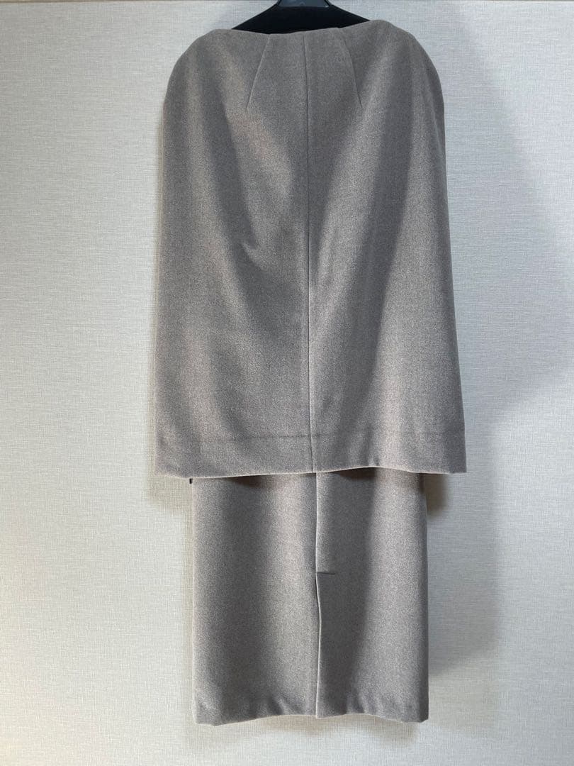 新品laubeblanc◆ Narrow line Cape Dress