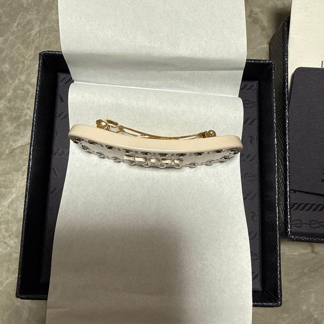 【完全正規品】PRADA アイボリー プレックス ヘアクリップ 最終値下げ‼️