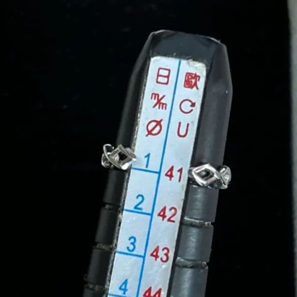 イヤーカフ　K10WG ひし型　品質保証書あり　ケースなし