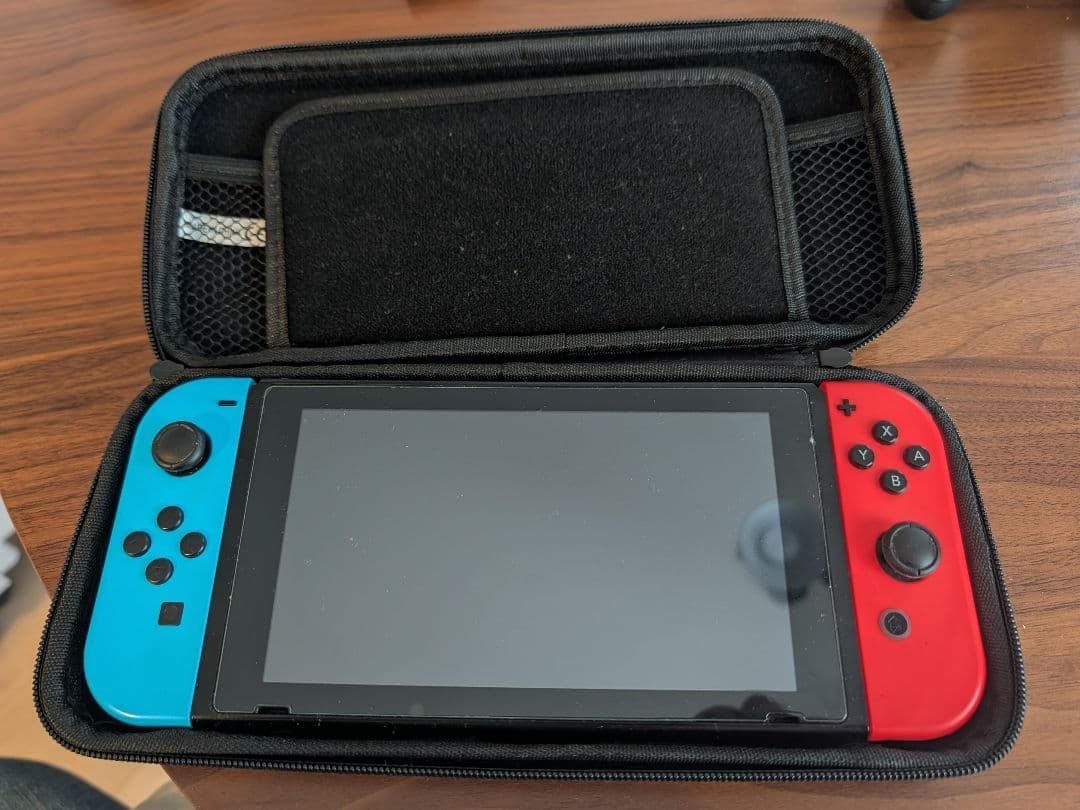 中古Nintendo Switch 本体＋付属品＋ケース