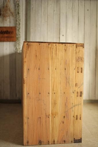 味のある大きな木枠のガラス戸棚　引き出し4段　食器棚　水屋　キャビネット　古家具