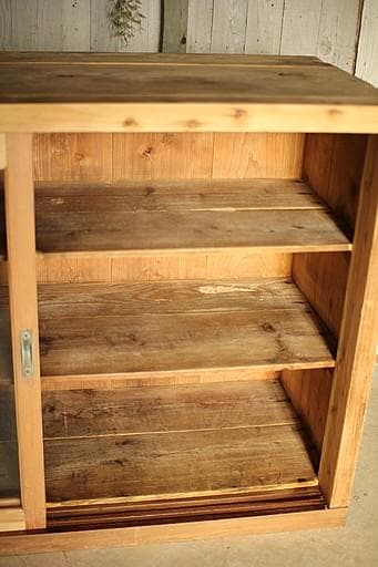 味のある大きな木枠のガラス戸棚　引き出し4段　食器棚　水屋　キャビネット　古家具