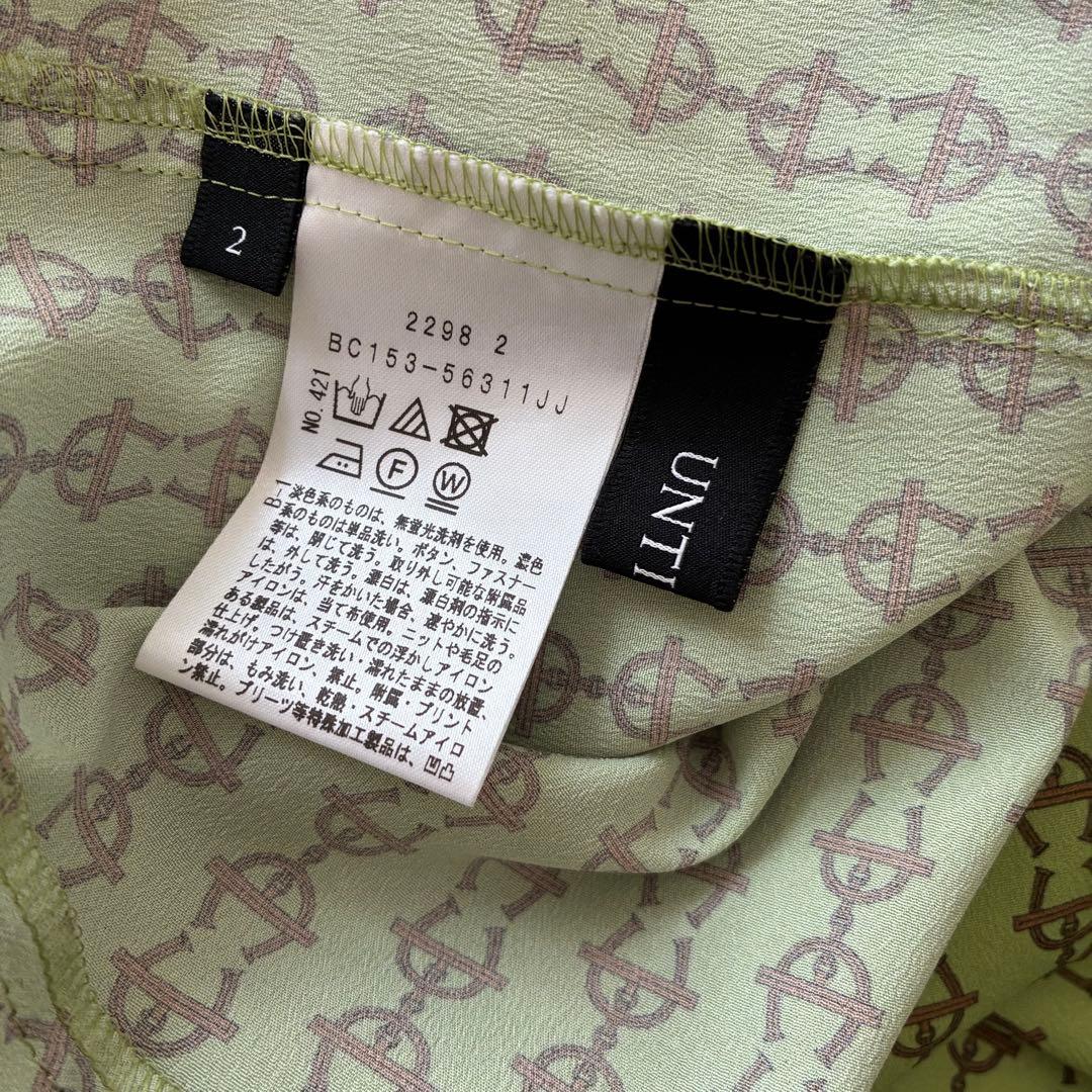 【美品】アンタイトル　バンドカラー総柄ワンピース　黄緑　金ボタン　ロング丈
