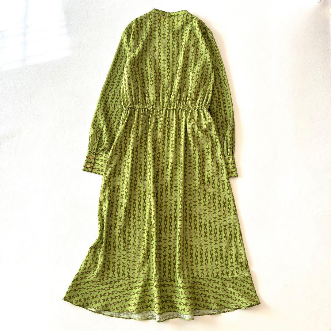【美品】アンタイトル　バンドカラー総柄ワンピース　黄緑　金ボタン　ロング丈