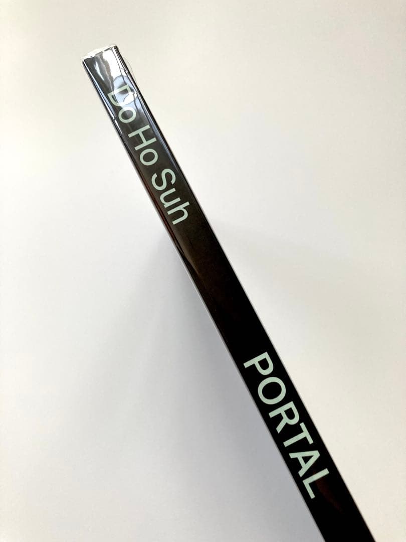 ス・ドホ　Do Ho Suh「PORTAL」韓国現代アート　透明アクリル彫刻