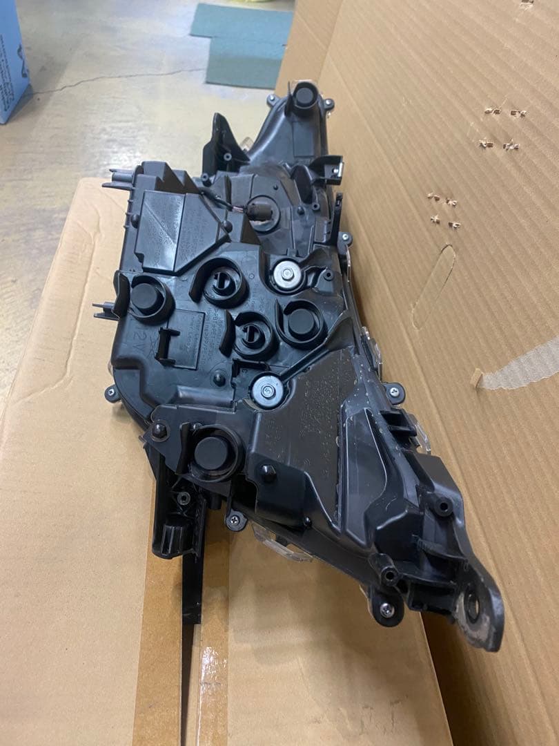★美品★RAV4LEDヘッドランプユニット RH