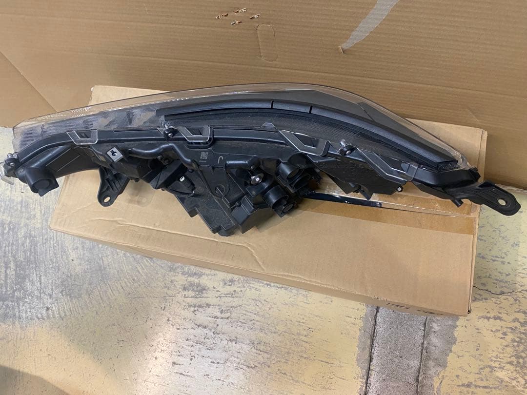 ★美品★RAV4LEDヘッドランプユニット RH