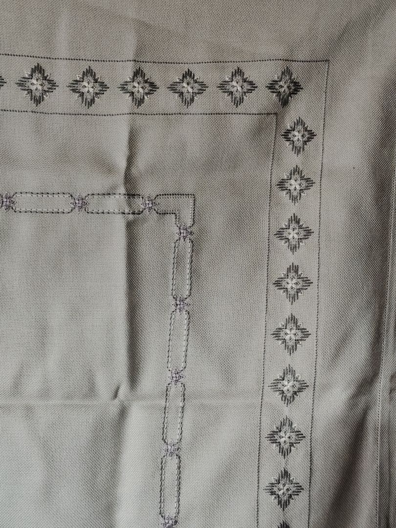 戸塚刺繍テーブルクロス 茄子の花と葉デザイン
