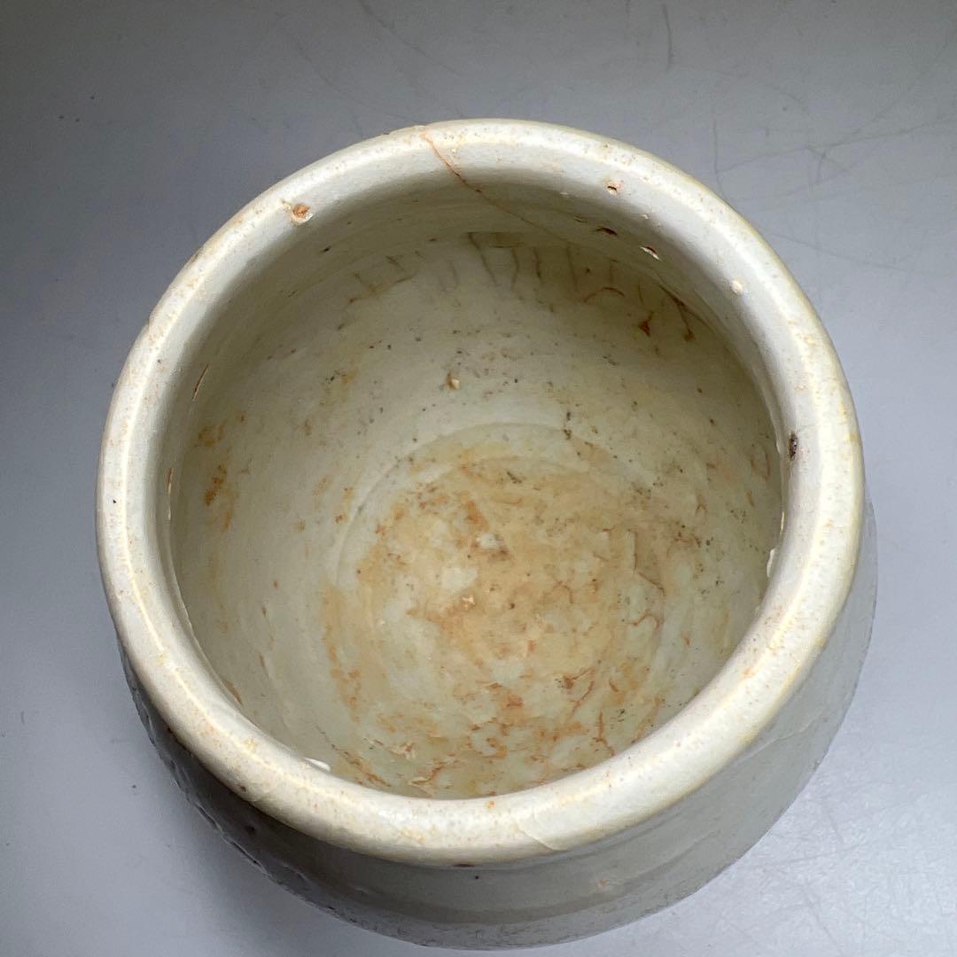 時代　白磁壺　高さ約10.5㎝　東Y8-0224②