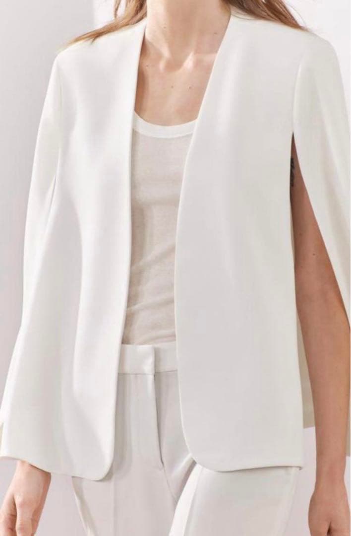 新品未使用タグ付ZARA ジャケット ケープブレザー　ホワイト