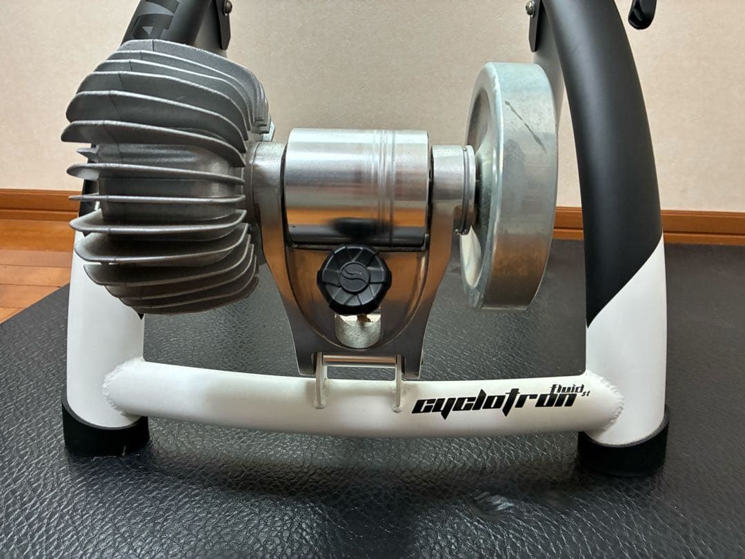 送料込⭐︎ジャイアント サイクロトロン フルード ST ロードバイク用ローラー