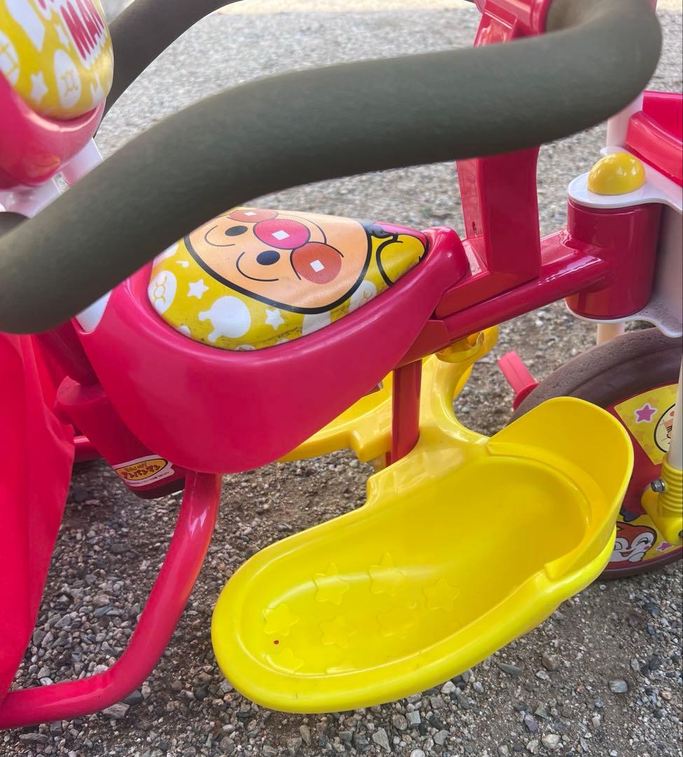 それいけ！アンパンマン デラックス三輪車 赤い色 日よけ付き