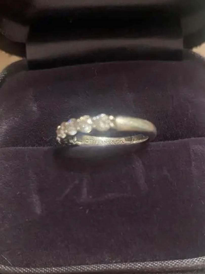 ティファニー エンブレイスバンドリング ハーフエタニティ Tiffany& Co