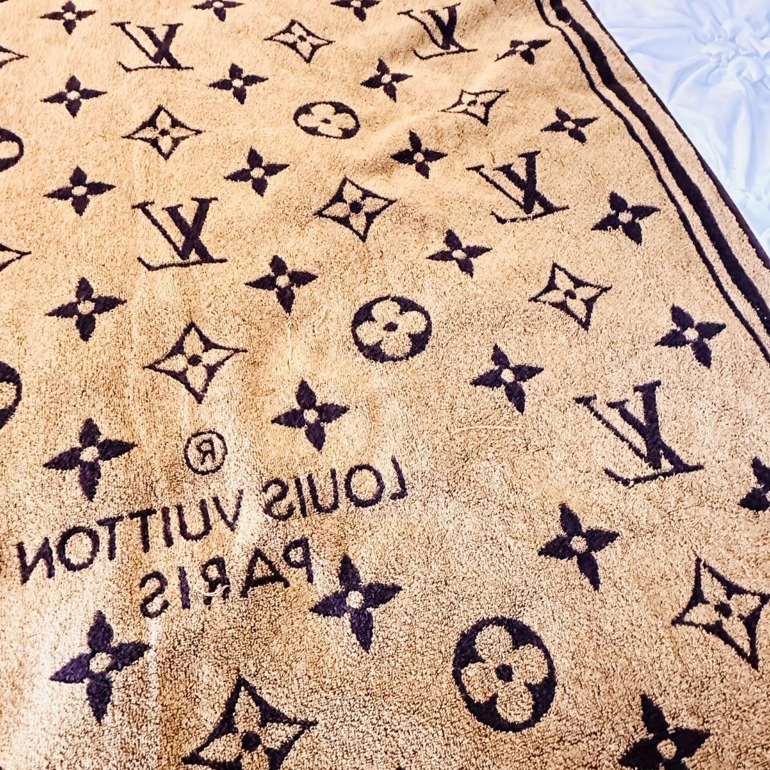 LOUIS VUITTON(ルイ・ヴィトン)モノグラム・クラシック ビーチタオル
