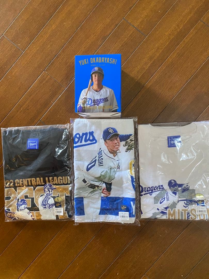 岡林勇希グッズセット　ボブルヘッド　ベストナイン、ゴールデングラブ賞Tシャツ他