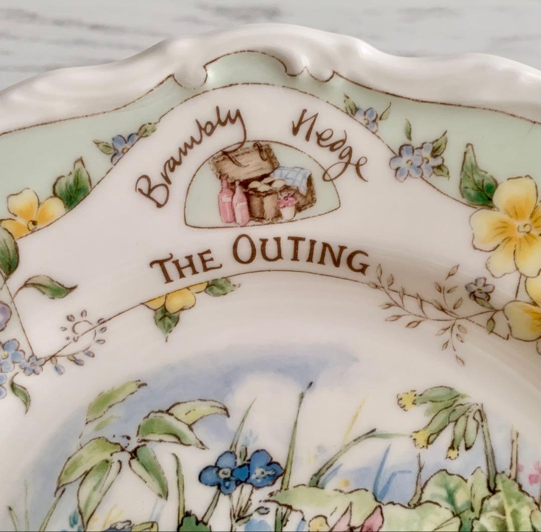 The Outing プレート ブランブリーヘッジ ロイヤルドルトン 飾り皿