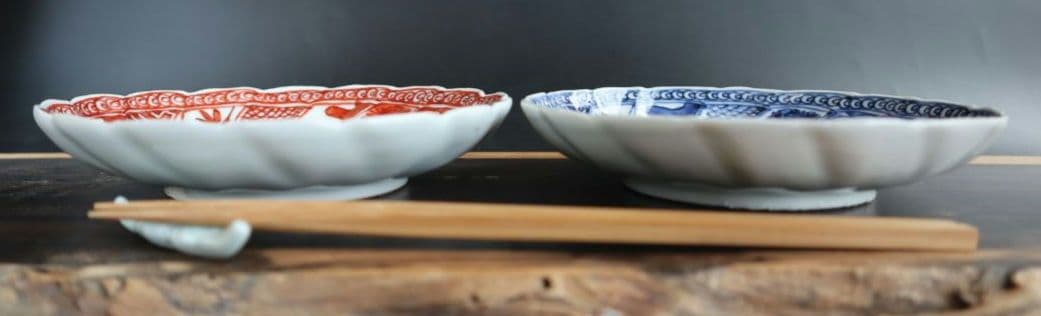 染付.赤絵捻り菊打込皿