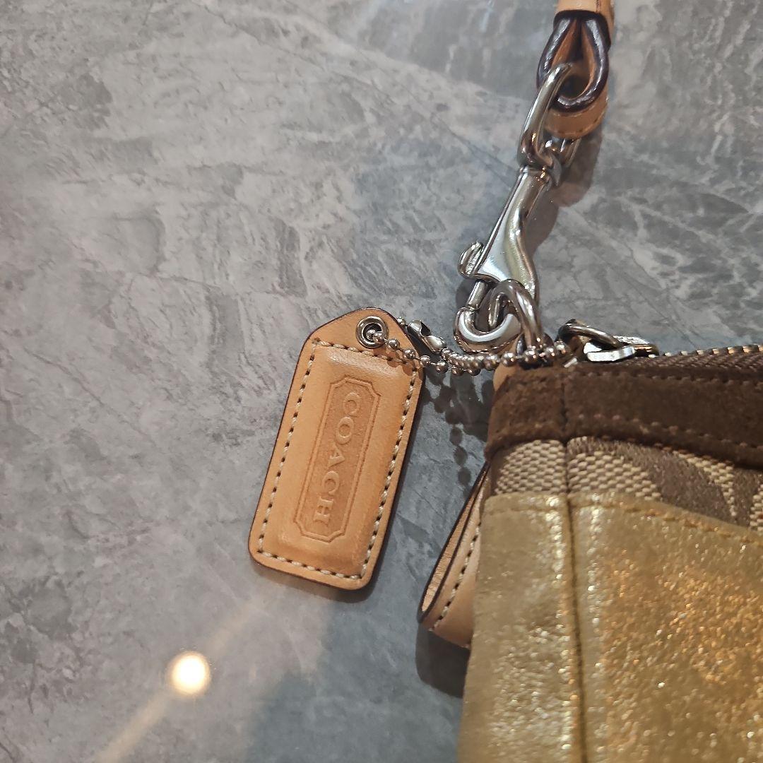 COACH ブラウン ゴールド ハンドバッグと黒バック