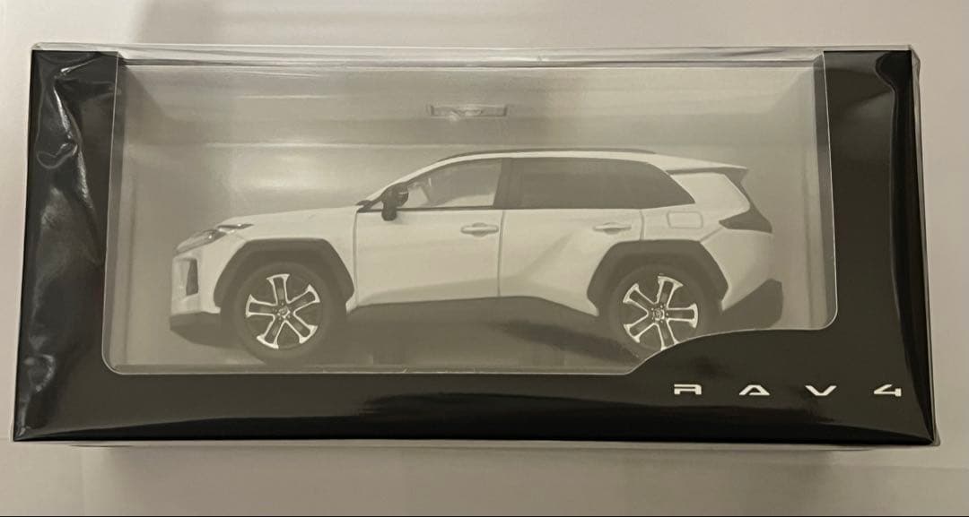 トヨタ新型RAV4 Zハイブリッドミニカー 1/30 カラーサンプルホワイト