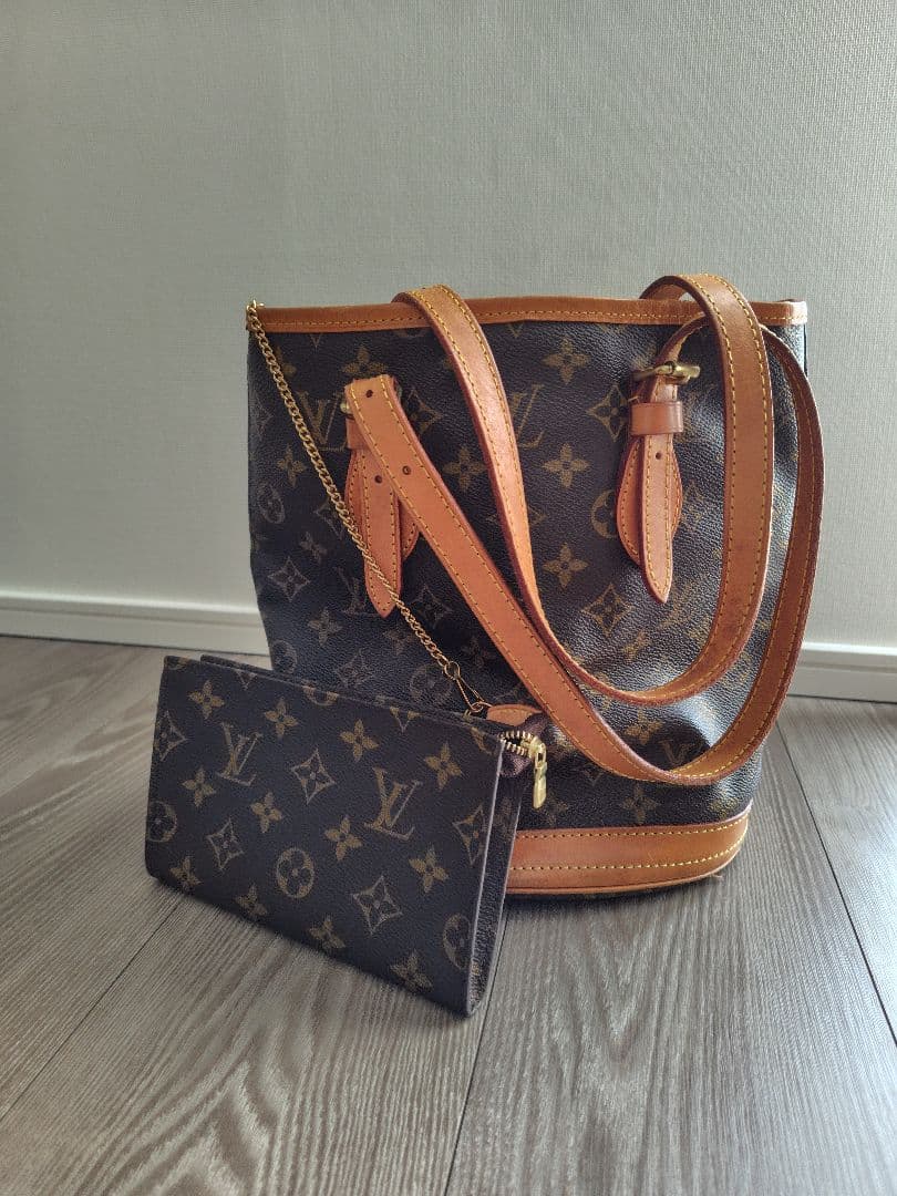 camとなります Louis Vuitton トートバッグと付属のポーチ