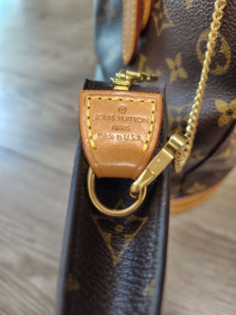 camとなります Louis Vuitton トートバッグと付属のポーチ