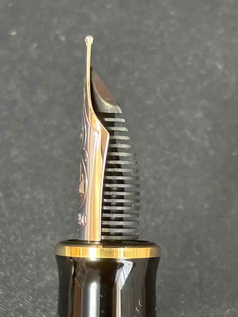 ペリカン スーベーレーン M800 赤縞 F 細字 万年筆
