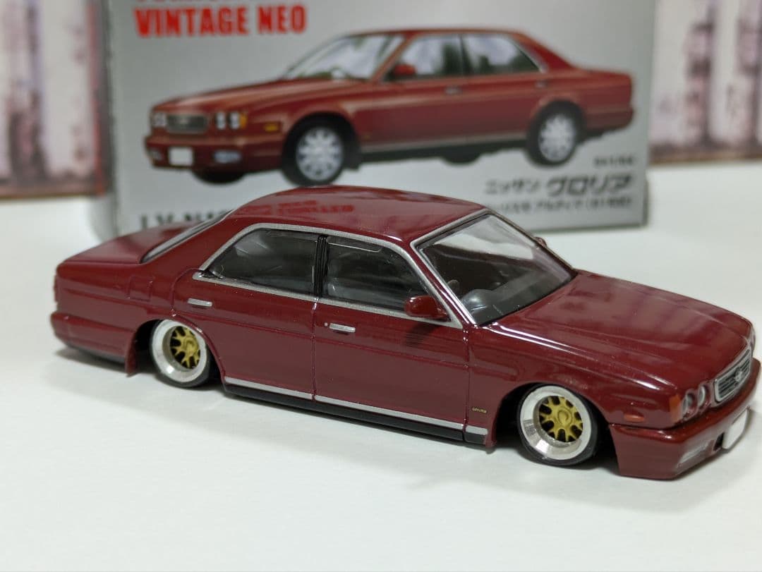 ★トミカリミテッド　日産Ｙ32セドリック改深リム、ローダウン