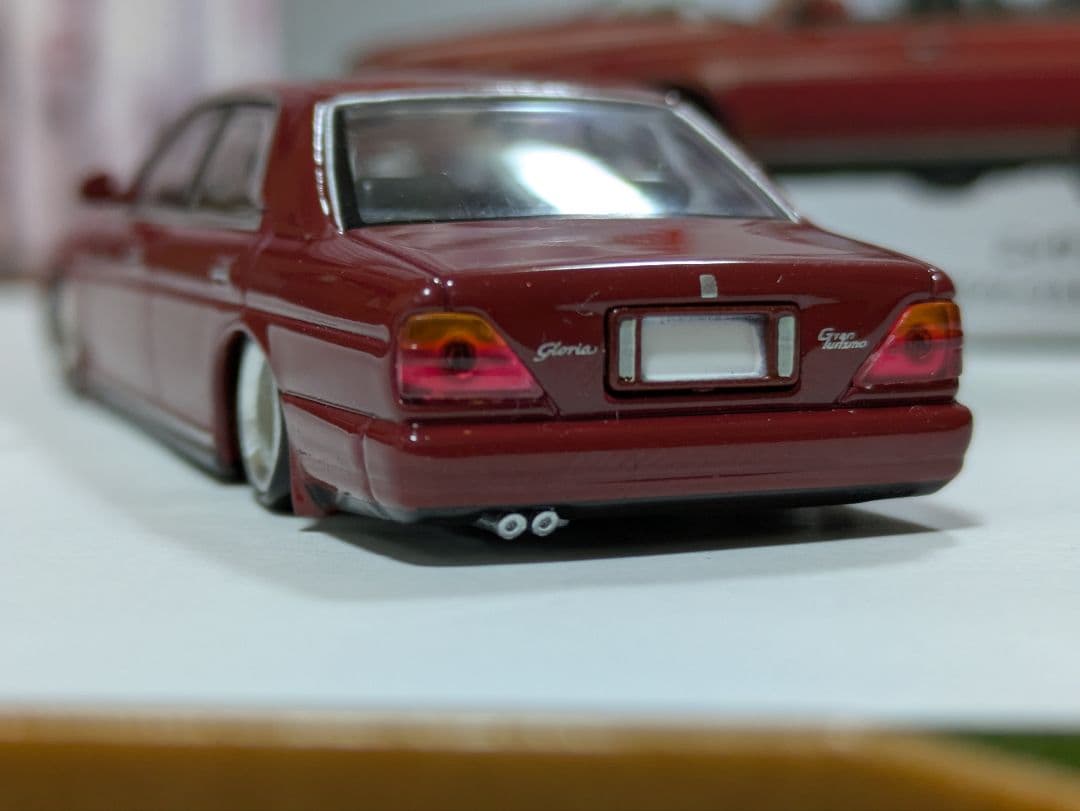 ★トミカリミテッド　日産Ｙ32セドリック改深リム、ローダウン