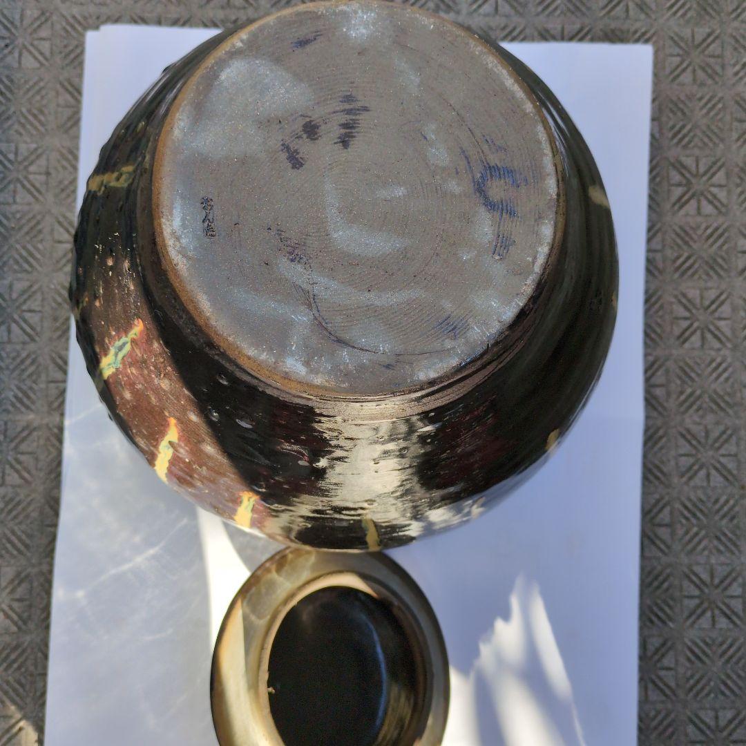 小鹿田焼の大きい壺 黒に黄土色の釉薬の流れ模様の陶器の壺
