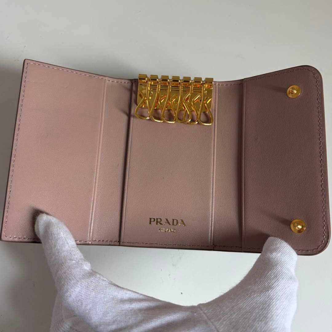 未使用同様 PRADA プラダ ヴィッテロレザー キーケース ベージュ