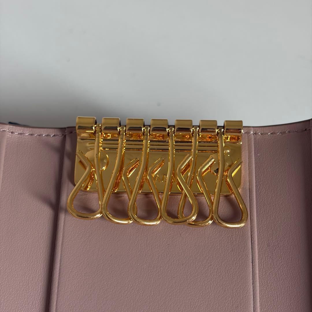 未使用同様 PRADA プラダ ヴィッテロレザー キーケース ベージュ